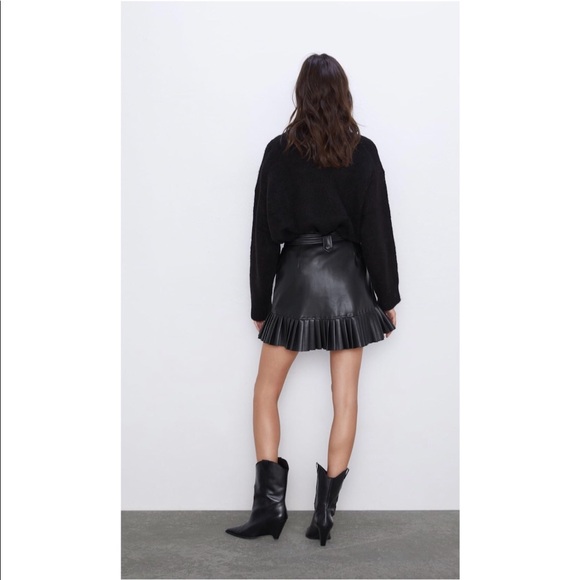 ZARA Pleated Faux Leather Pleated Mini Skirt - Picture 10 of 16